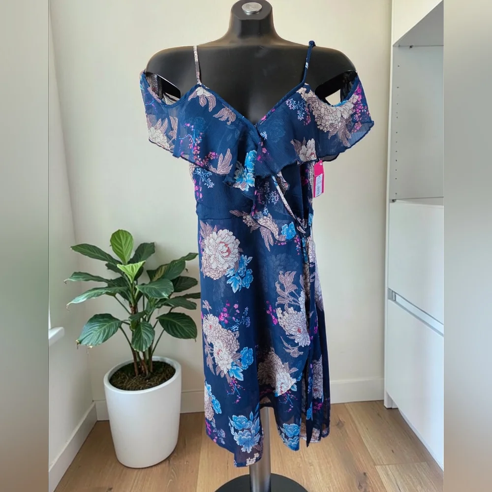 🆕️ Xhilaration Cold Shoulder Faux Wrap Floral Blue Ruffle Dress Size M - Picture 3 of 12